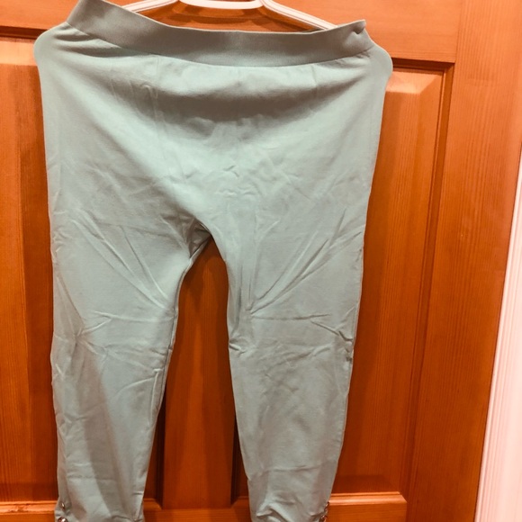 Active wear top and bottom - Picture 4 of 6